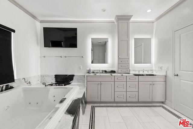 22405 Calipatria Drive, Calabasas, CA 91302