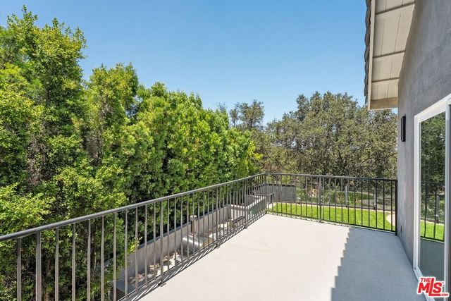 22405 Calipatria Drive, Calabasas, CA 91302