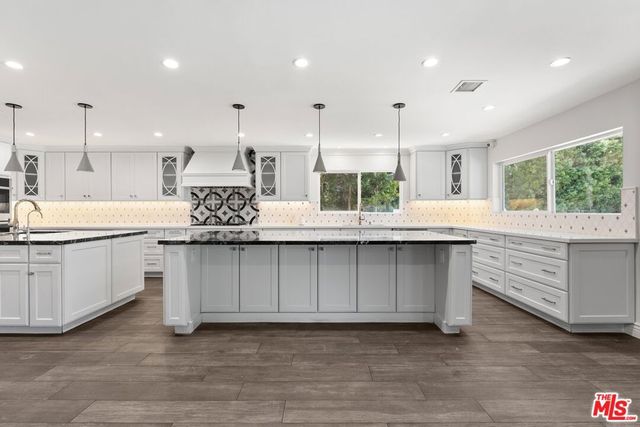 22405 Calipatria Drive, Calabasas, CA 91302