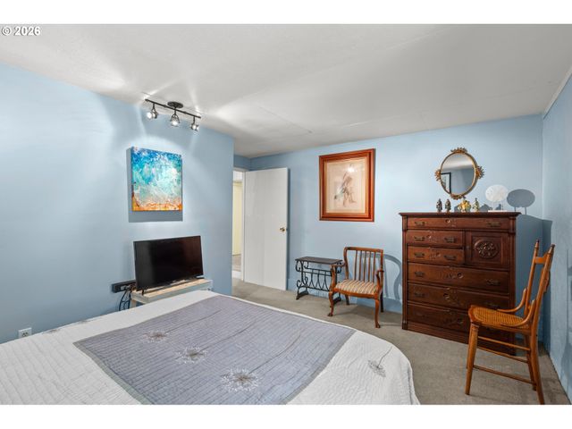 8265 Sw CANYON Ln, Portland, OR 97225