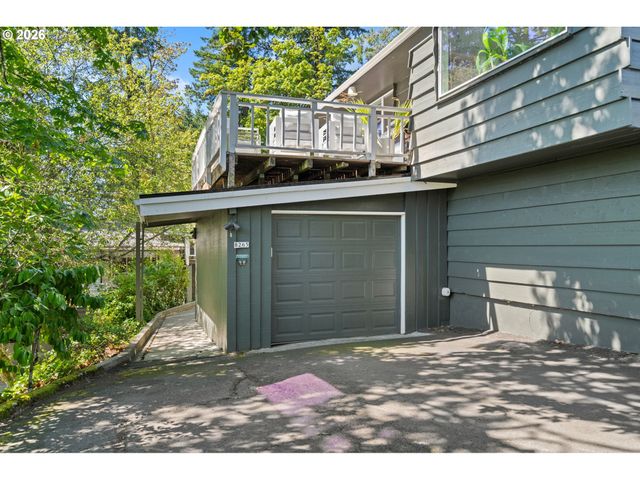 8265 Sw CANYON Ln, Portland, OR 97225
