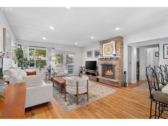 8265 Sw CANYON Ln, Portland, OR 97225