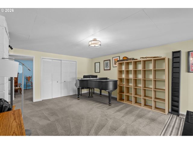 8265 Sw CANYON Ln, Portland, OR 97225