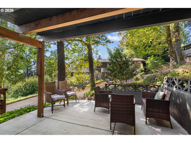 8265 Sw CANYON Ln, Portland, OR 97225