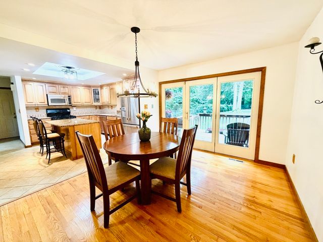 133 Cottonwood Ln, Agawam, MA 01001