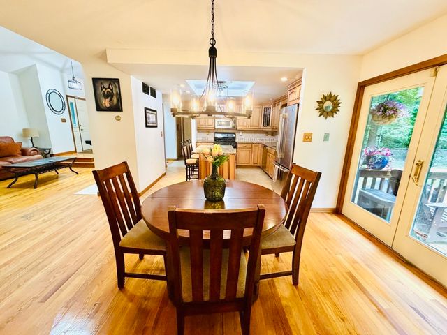 133 Cottonwood Ln, Agawam, MA 01001