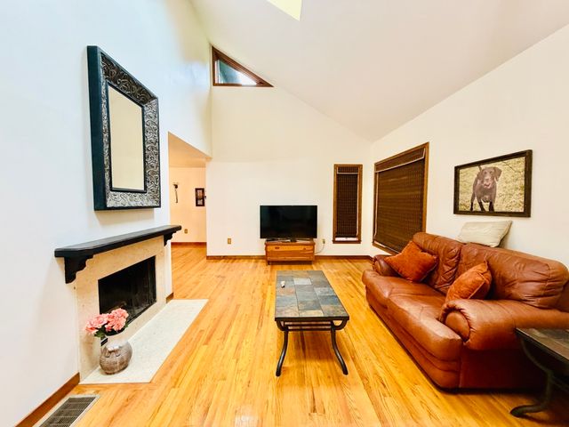 133 Cottonwood Ln, Agawam, MA 01001