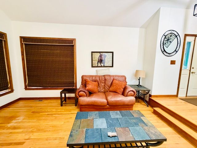 133 Cottonwood Ln, Agawam, MA 01001