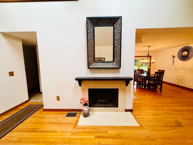 133 Cottonwood Ln, Agawam, MA 01001