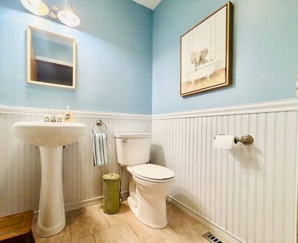 133 Cottonwood Ln, Agawam, MA 01001
