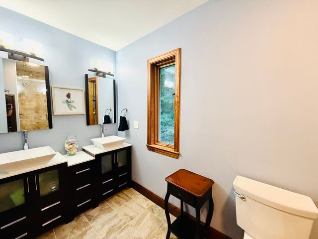 133 Cottonwood Ln, Agawam, MA 01001