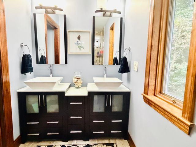 133 Cottonwood Ln, Agawam, MA 01001