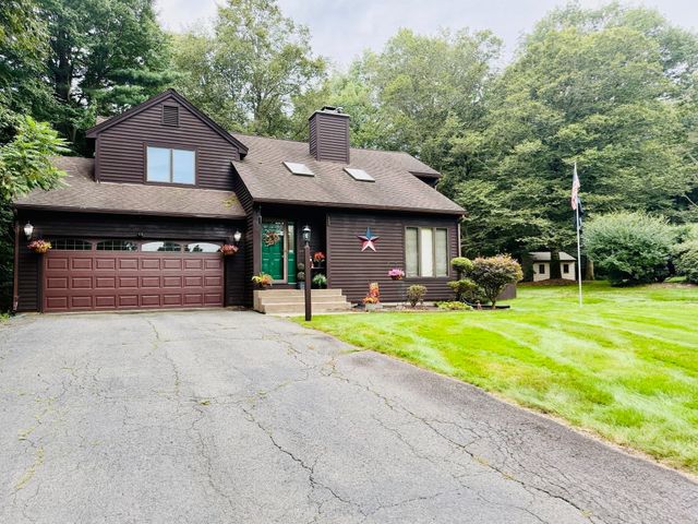 133 Cottonwood Ln, Agawam, MA 01001