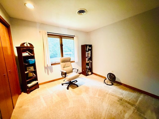 133 Cottonwood Ln, Agawam, MA 01001