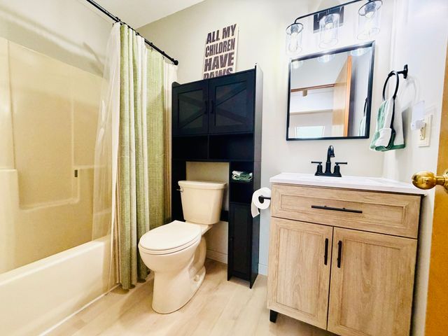 133 Cottonwood Ln, Agawam, MA 01001