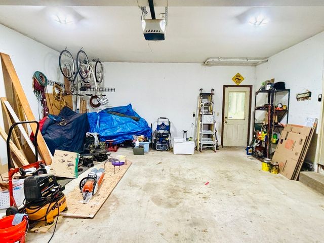 133 Cottonwood Ln, Agawam, MA 01001