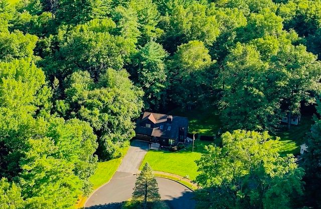 133 Cottonwood Ln, Agawam, MA 01001