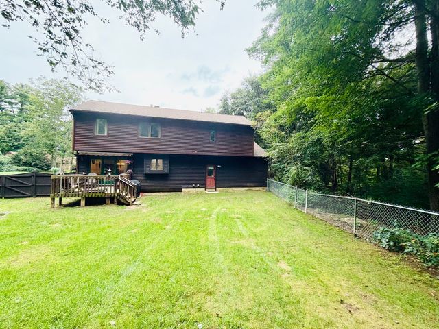 133 Cottonwood Ln, Agawam, MA 01001