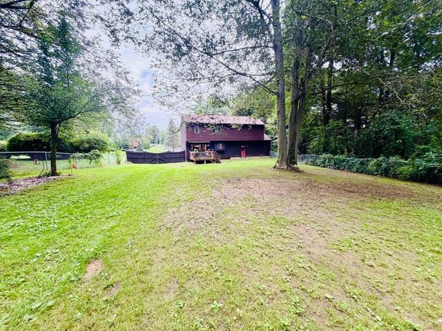 133 Cottonwood Ln, Agawam, MA 01001