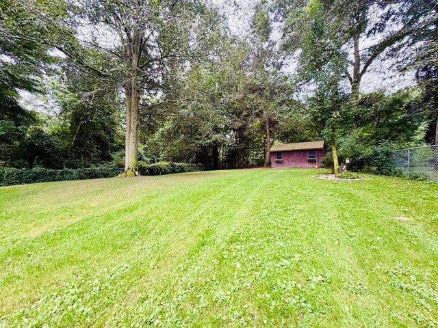 133 Cottonwood Ln, Agawam, MA 01001