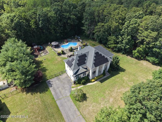 2 Stonehenge Court, Jackson, NJ 08527