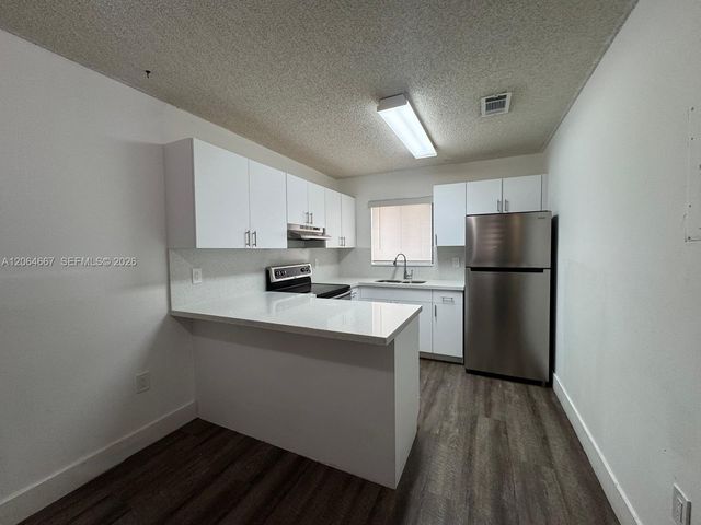 6375 W 22nd Ct 204, Hialeah, FL 33016