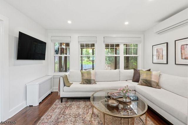 36 Kendal Ave, Maplewood Twp., NJ 07040