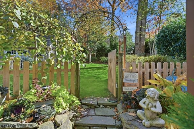 36 Kendal Ave, Maplewood Twp., NJ 07040