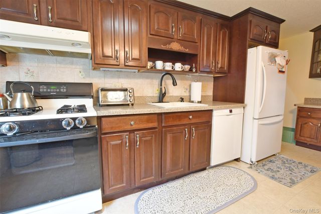 144 Division Avenue, West Sayville, NY 11796
