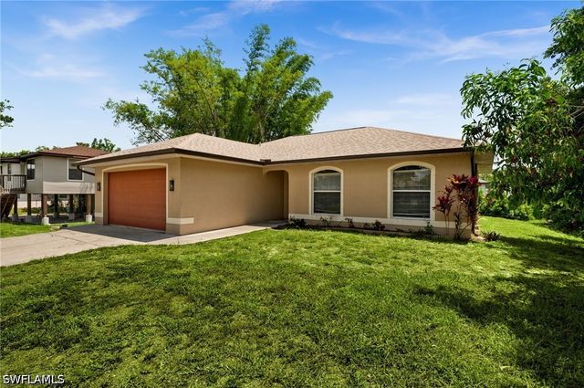 8346 Wren RD, Fort Myers, FL 33967