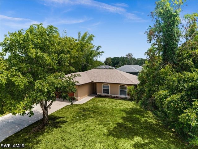 8346 Wren RD, Fort Myers, FL 33967