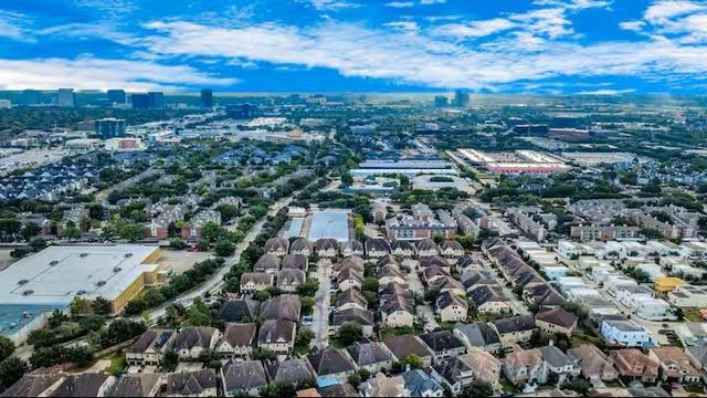 11631 Royal Oaks View, Houston, TX 77082