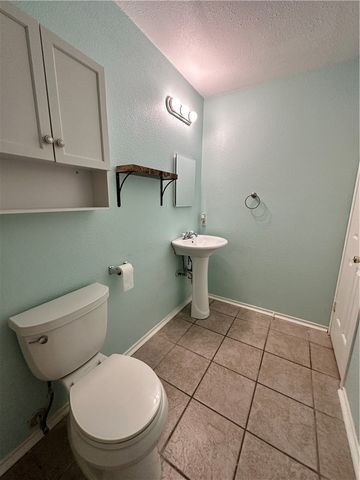 7122 Premont Dr E-103, Corpus Christi, TX 78414
