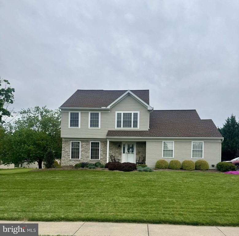 20 OLDE HICKORY RD, Mount Wolf, PA 17347