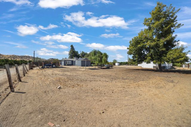 23405 328th Avenue, Woodlake, CA 93286