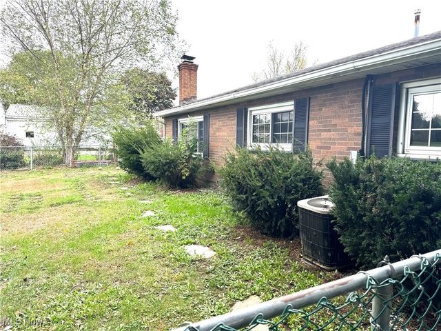 4481 Broadway Avenue NE, Louisville, OH 44641