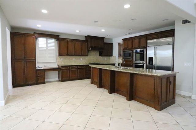 2850 N Stone Pine, Santa Ana, CA 92706