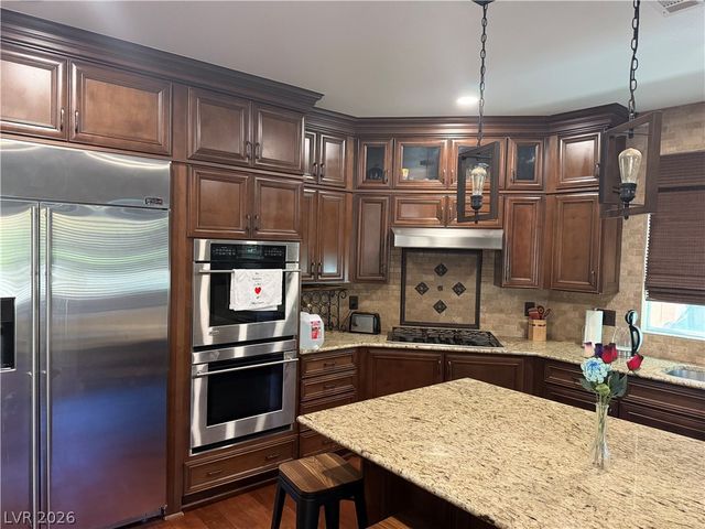 7037 Twin Forks Peak Street, Las Vegas, NV 89166