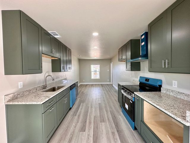 1012 W 26th St, Odessa, TX 79763