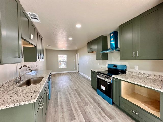 1012 W 26th St, Odessa, TX 79763