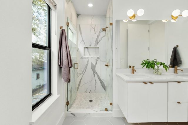 1183 Oak Grove Ave 2, Austin, TX 78702