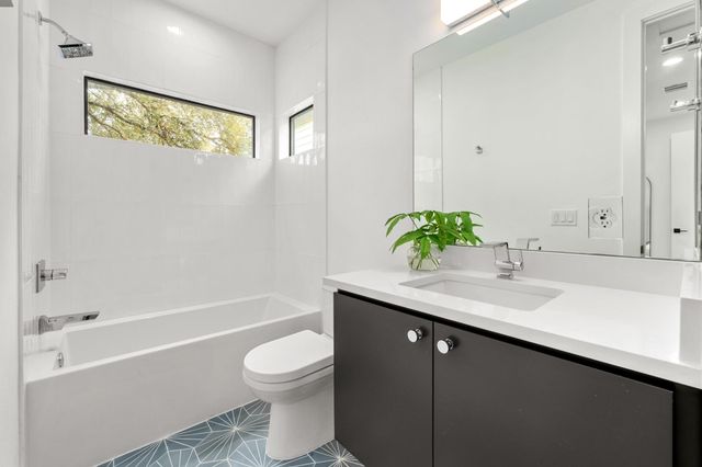 1183 Oak Grove Ave 2, Austin, TX 78702