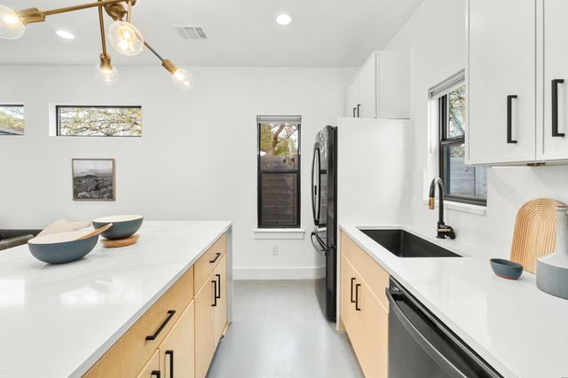 1183 Oak Grove Ave 2, Austin, TX 78702