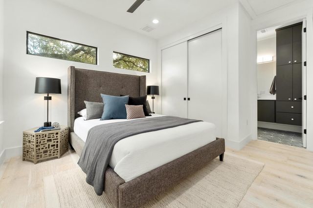 1183 Oak Grove Ave 2, Austin, TX 78702