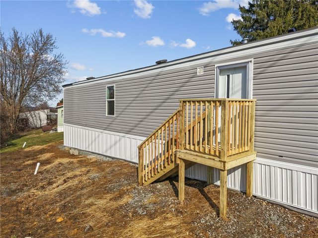 125 Laurel View Dr, Bullskin Twp, PA 15666