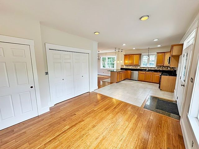 8 Dulcies Pt Rd, Kingston, NH 03848