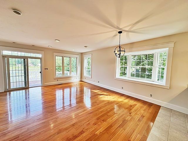 8 Dulcies Pt Rd, Kingston, NH 03848