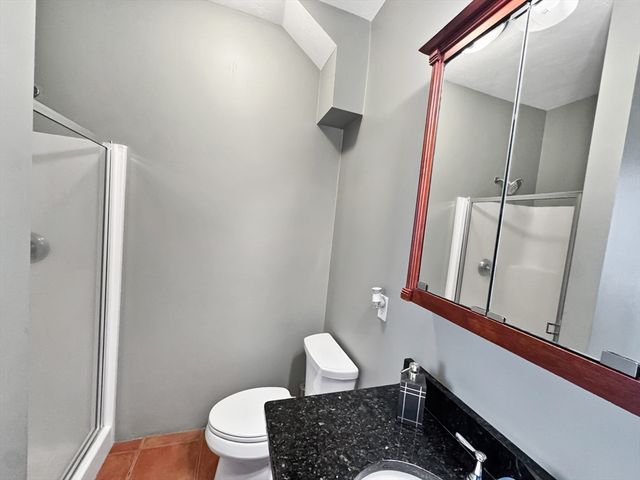 8 Dulcies Pt Rd, Kingston, NH 03848