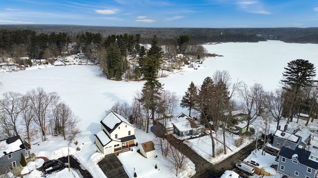 8 Dulcies Pt Rd, Kingston, NH 03848