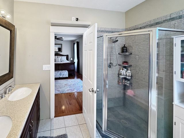 8 Dulcies Pt Rd, Kingston, NH 03848